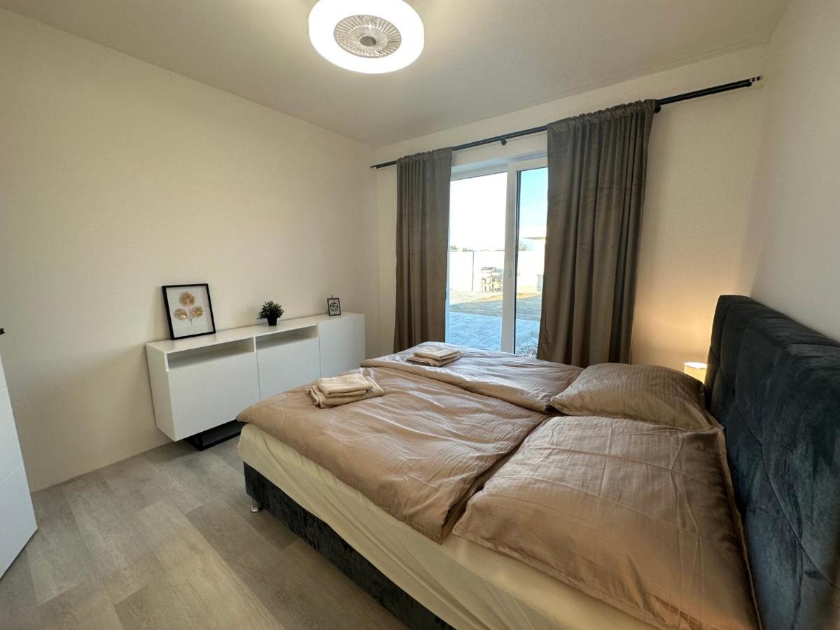 Klimatizovany Apartmanovy Dom S Virivkou, 9A Senec Luaran gambar