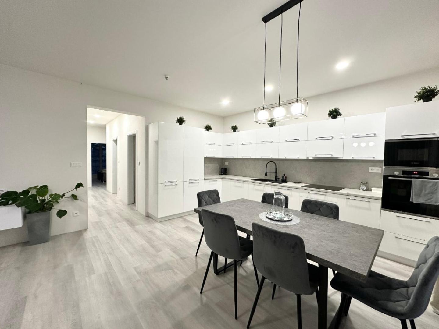 Klimatizovany Apartmanovy Dom S Virivkou, 9A Senec Luaran gambar