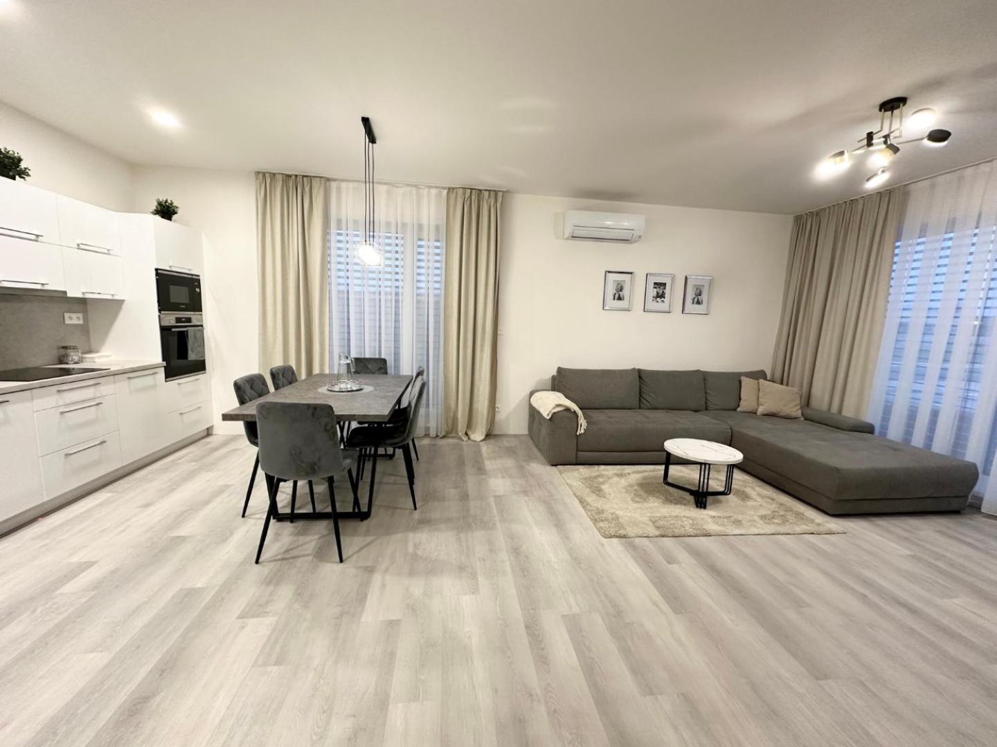Klimatizovany Apartmanovy Dom S Virivkou, 9A Senec Luaran gambar