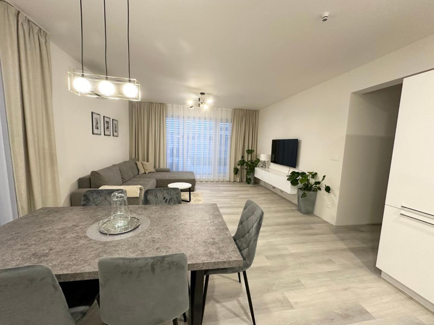 Klimatizovany Apartmanovy Dom S Virivkou, 9A Senec Luaran gambar