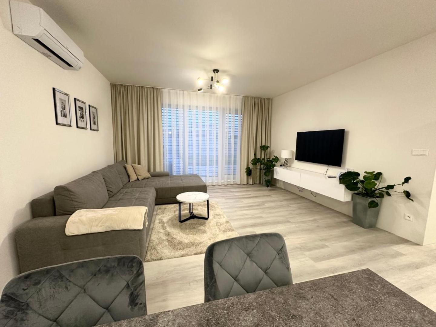 Klimatizovany Apartmanovy Dom S Virivkou, 9A Senec Luaran gambar